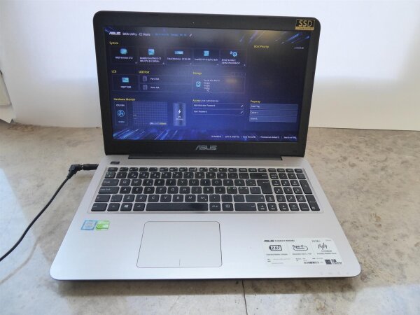 Asus R558U  I5-7200 8GB RAM  128GB SSD / 15,6"  Full HD LED Display