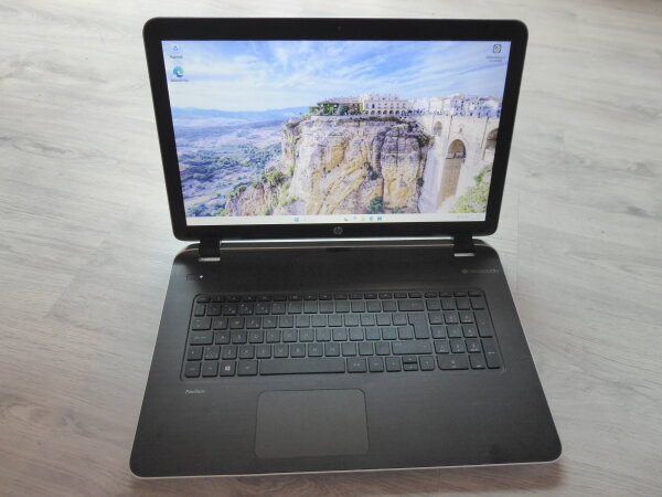 HP Pavilion 17 Freizeit Notebook AMD E1-6010 8GB - 256GB SSD
