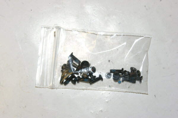 Medion Akoya P6630 MD98560 Schraubensatz Screws Set #2429
